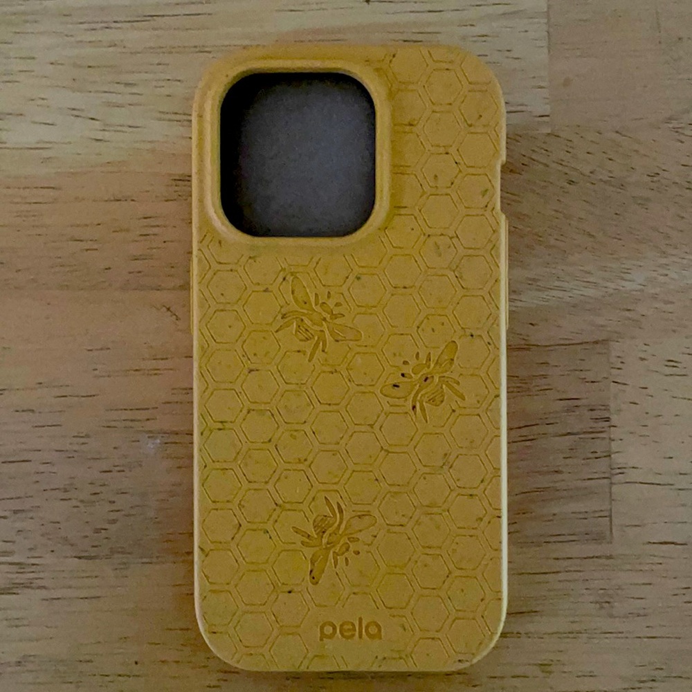Brand new iPhone 15 pro honey bee Pela case